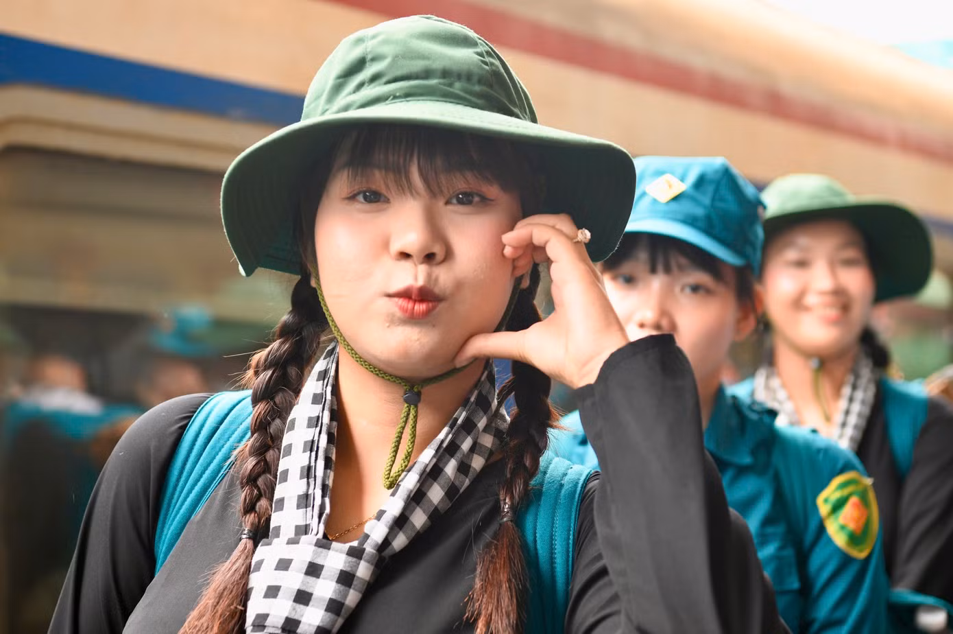 Những sinh viên từ các trường Đại học phía Nam đã được tạo điều kiện tạm hoãn việc học để tham gia diễu binh, diễu hành. Những sinh viên từ các trường Đại học phía Nam đã được tạo điều kiện tạm hoãn việc học để tham gia diễu binh, diễu hành.
