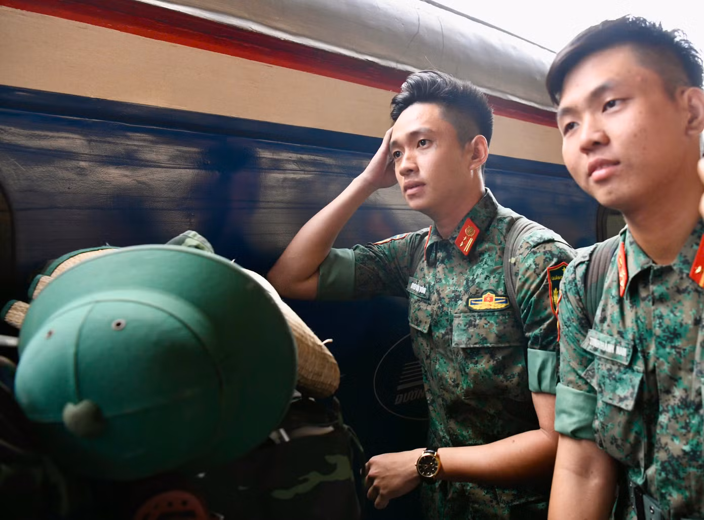 Cận cảnh vẻ điển trai của "nam thần quân đội" Lê Hoàng Hiệp. Cận cảnh vẻ điển trai của "nam thần quân đội" Lê Hoàng Hiệp.