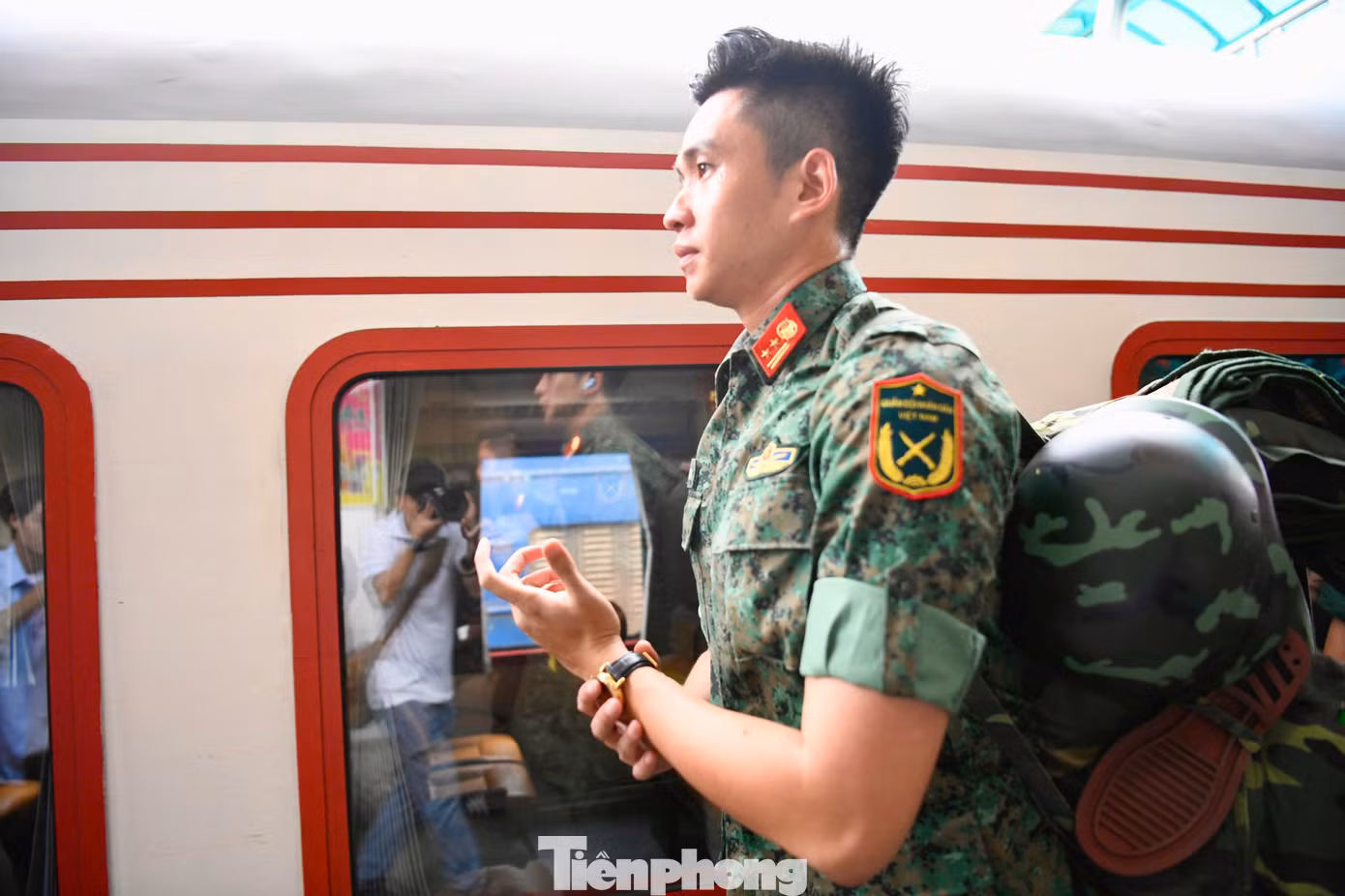 Cận cảnh vẻ điển trai của "nam thần quân đội" Lê Hoàng Hiệp. Cận cảnh vẻ điển trai của "nam thần quân đội" Lê Hoàng Hiệp.