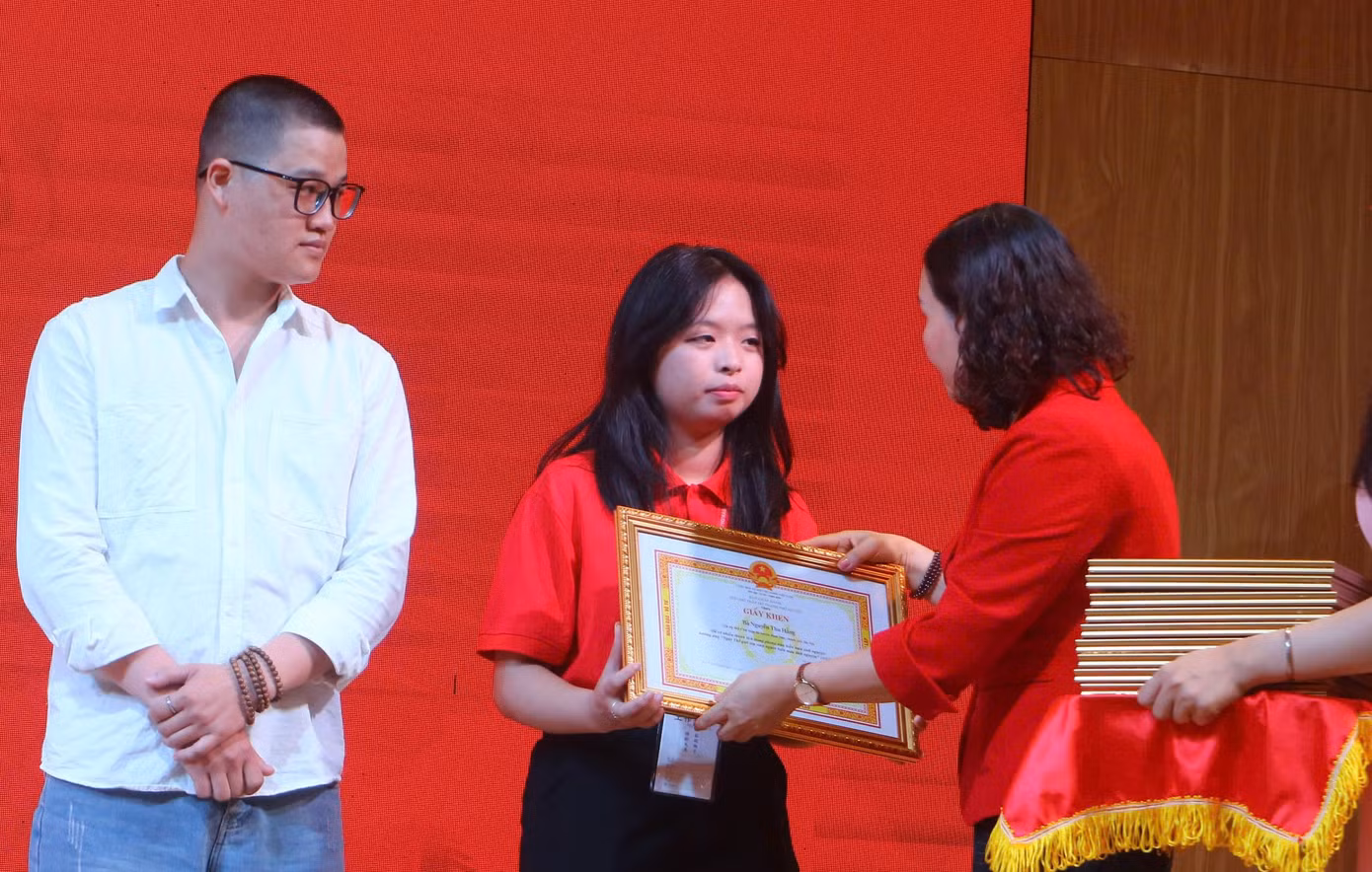 Các tập thể, cá nhân được tôn vinh tại chương trình. Các tập thể, cá nhân được tôn vinh tại chương trình.