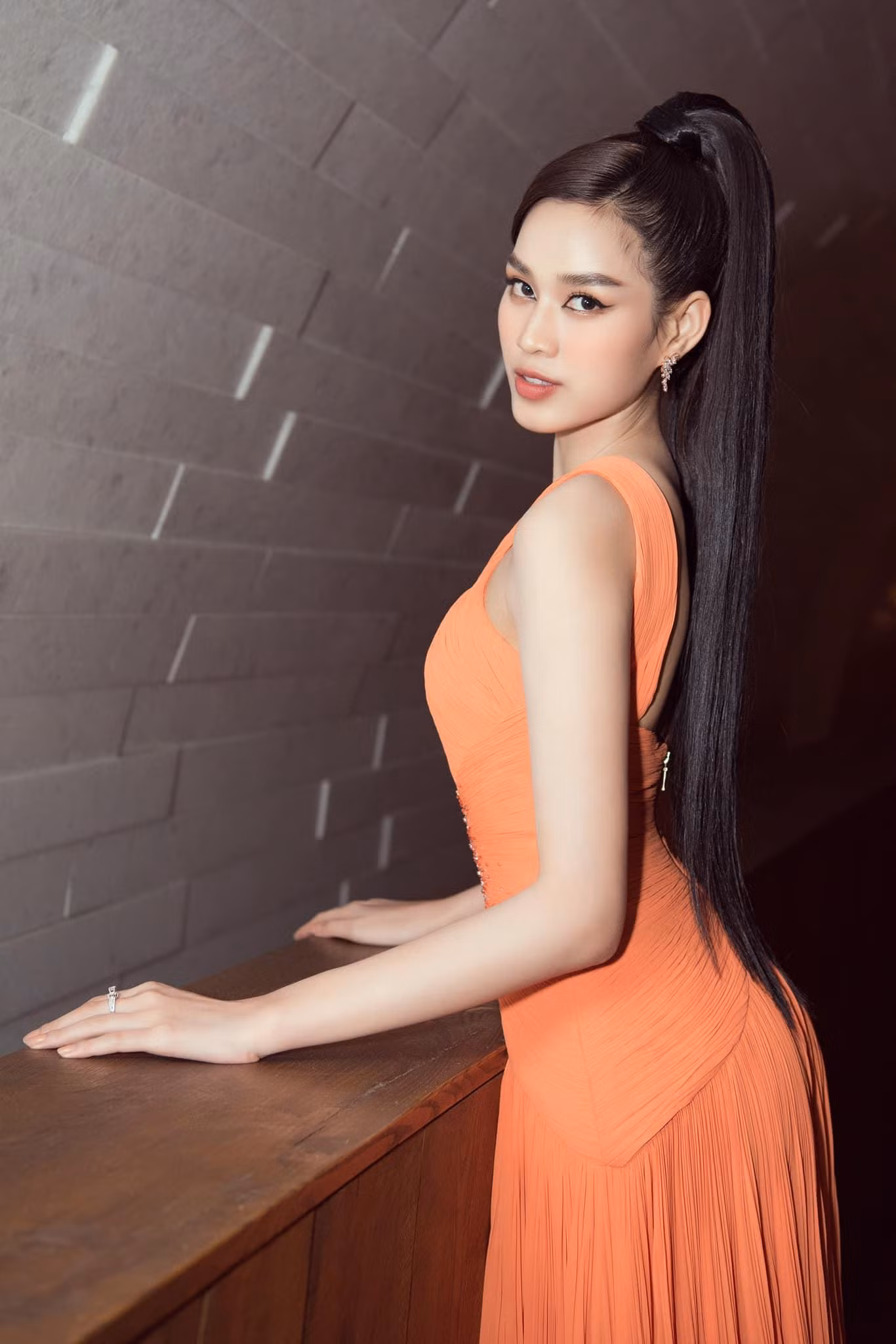 Với khả năng giao tiếp tiếng Anh ngày càng tiến bộ của mình, Đỗ Thị Hà chia sẻ sự tự tin khi bước vào phần thi này. Trước đó, cô cũng tiết lộ sẽ không dùng phiên dịch tiếng Anh trong phần thi ứng xử nếu có cơ hội lọt vào top 5 trong đêm chung kết.