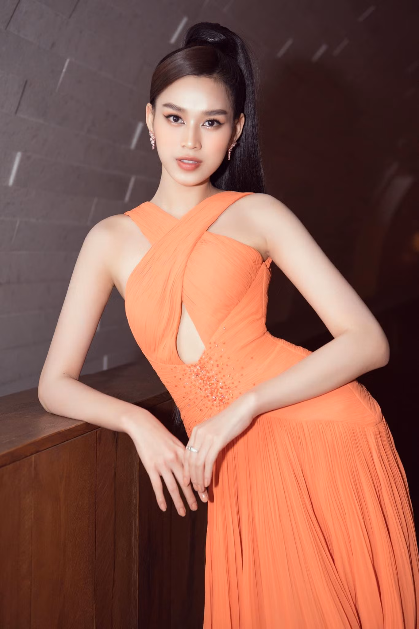 Nhan sắc và thần thái của Hoa hậu Đỗ Thị Hà trong lần xuất hiện này nhận được rất nhiều lời khen ngợi của các fans.