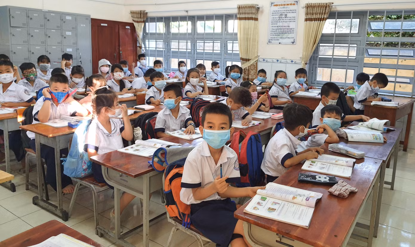 Lo giáo viên ép học sinh mua sách tham khảo Sở GD&amp;ĐT TPHCM ra thông báo khẩn