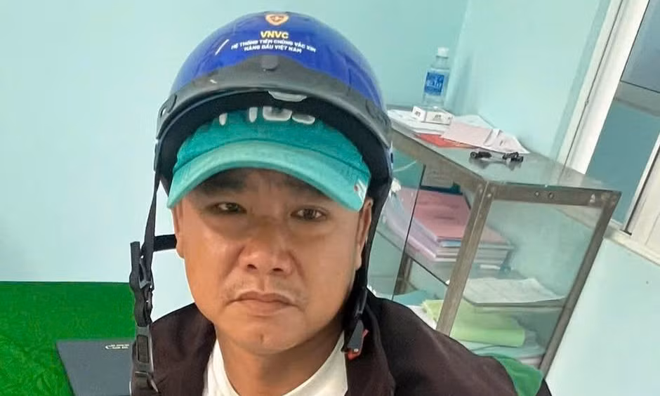 Nghi phạm Hận tại cơ quan công an. Nghi phạm Hận tại cơ quan công an.
