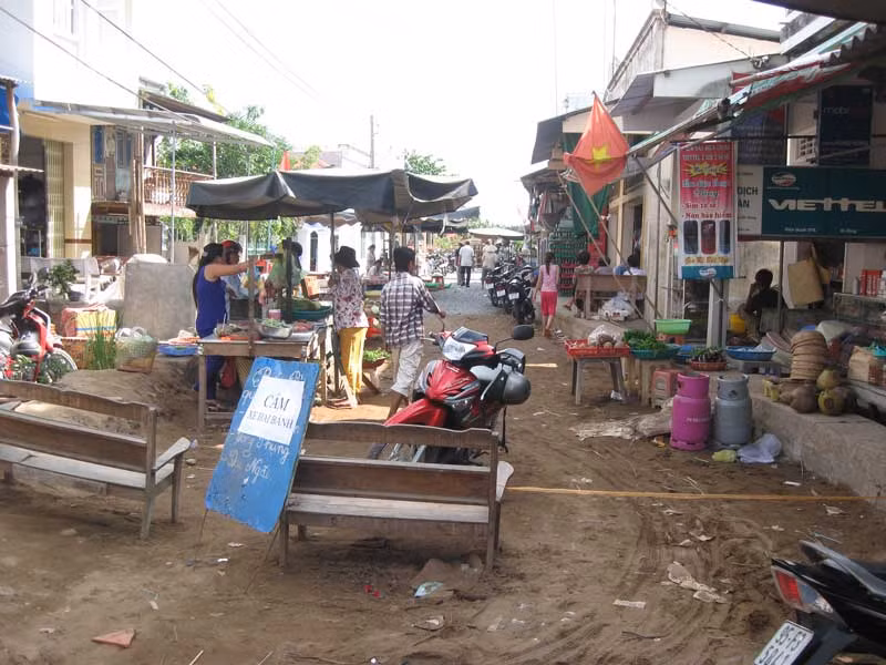 Đường vào khu vực nguy hiểm bị phong tỏa