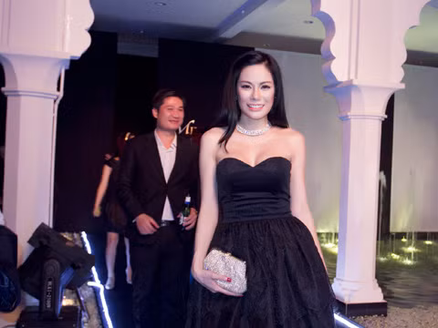 Tham gia sự kiện này còn có Hoa hậu châu Á tại Mỹ 2012 Victoria Phương Nguyễn