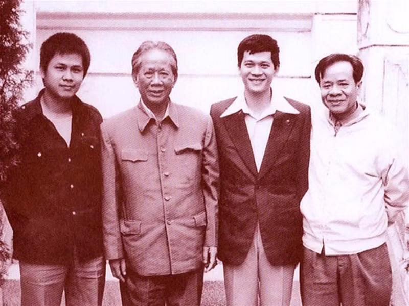 Tổng Bí thư Lê Duẩn và các con trai Lê Hãn, Lê Kiên Thành, Lê Kiên Trung (1978)