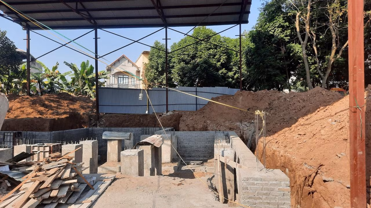 Hậu cung của di tích đình Hạ đang được tu bổ.