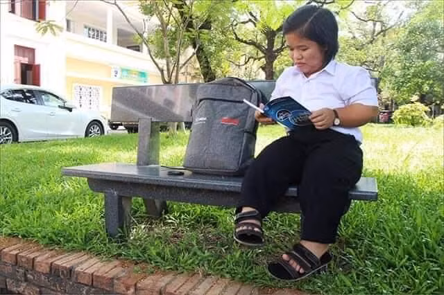 Cô bạn có một niềm say mê với con chữ Cô bạn có một niềm say mê với con chữ