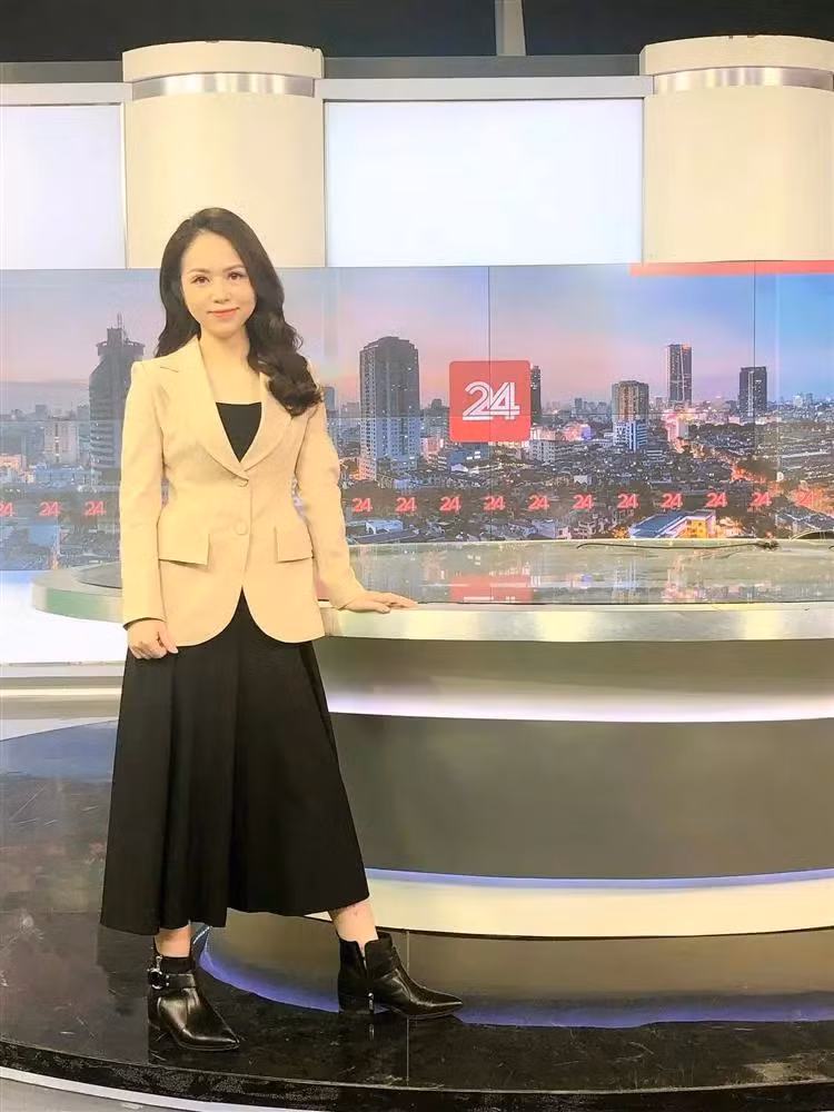 Trở lại cuộc thi với vai trò khách mời, BTV/MC Thư Hiền đã mang đến cho top 10 nhiều bài học quý giá