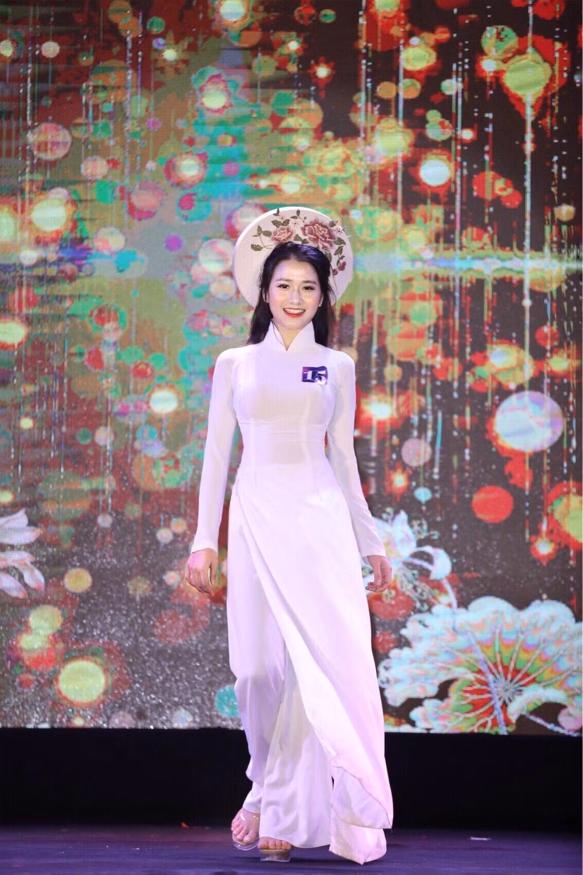 Thanh Huyền tỏa sáng trong cuộc thi UEd's Got talent của trường Đại học Giáo dục. Thanh Huyền tỏa sáng trong cuộc thi UEd's Got talent của trường Đại học Giáo dục.