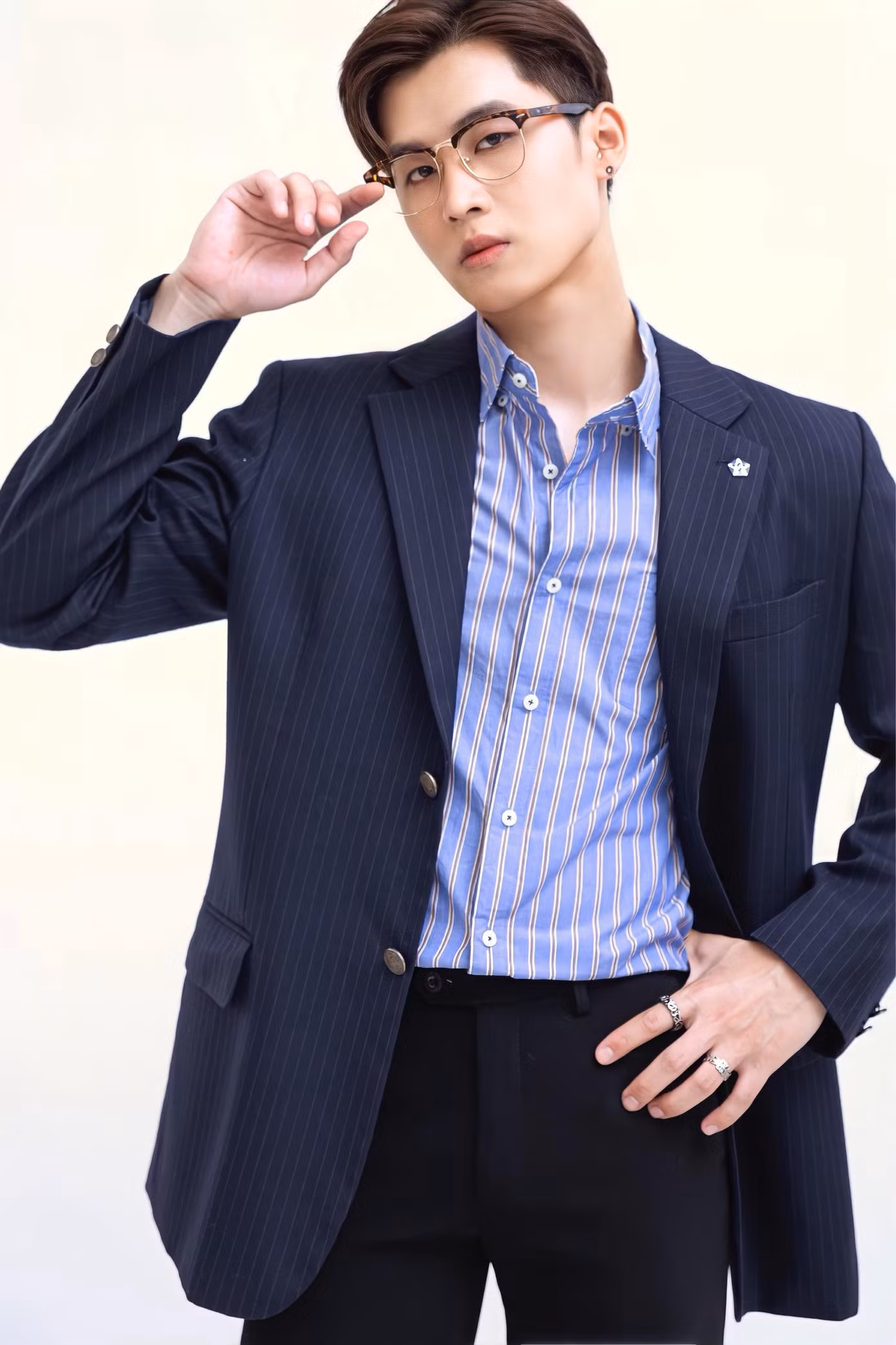 Kang Chul- Người mẫu ảnh cho nhiều nhãn hàng nổi tiếng