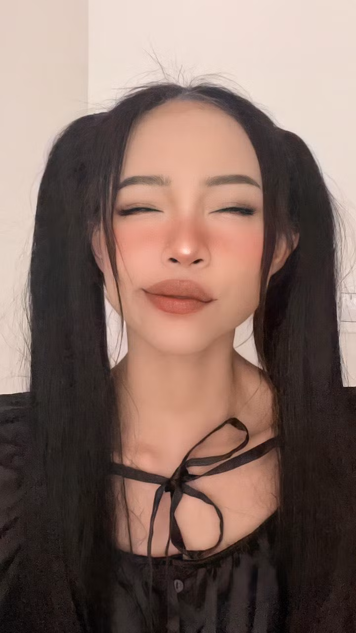 Hiện nay, Foxie đã trở thành một trong những hot TikToker nổi tiếng nhất bởi những video 'cực chất'. Hiện nay, Foxie đã trở thành một trong những hot TikToker nổi tiếng nhất bởi những video 'cực chất'.