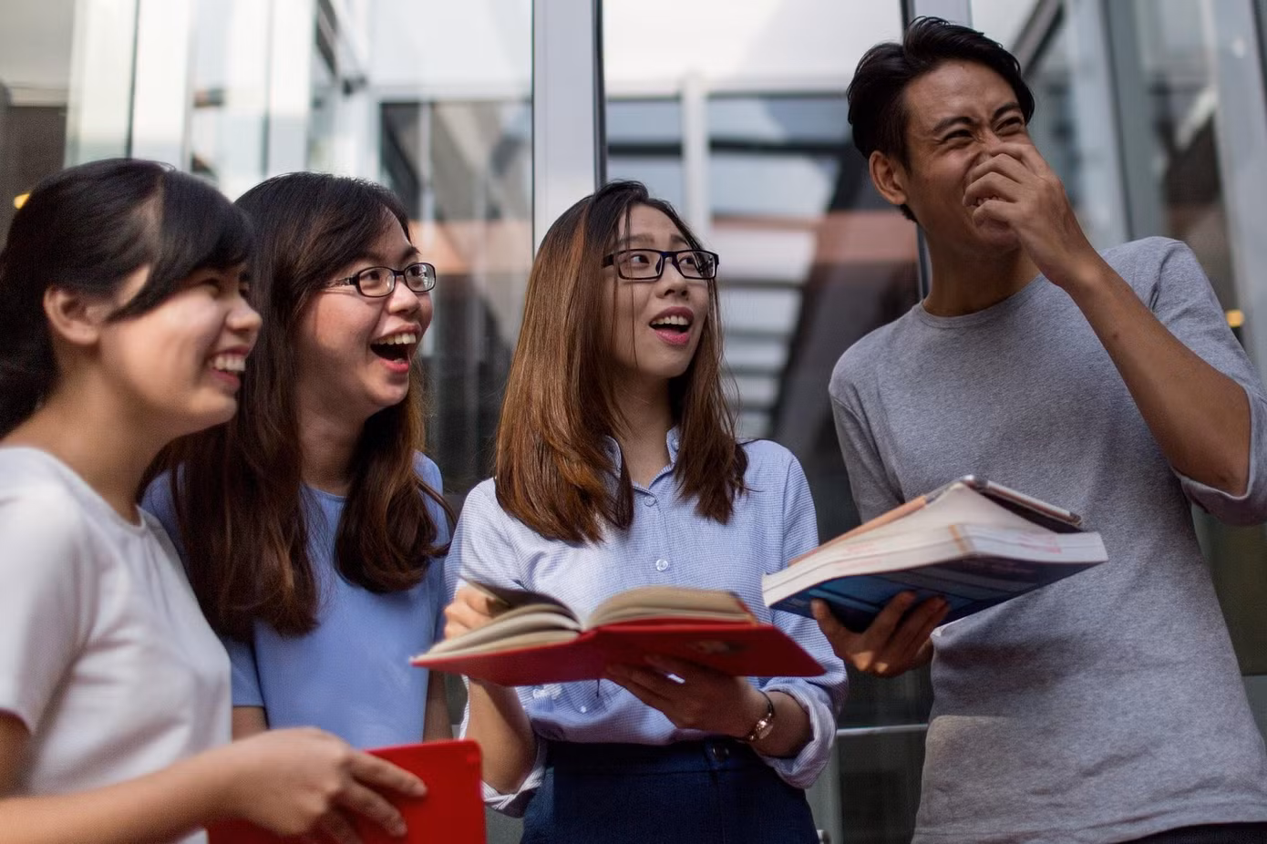 Theo cô Jamila Ahmed, Điều phối viên bộ phận Thành công trong học tập tại RMIT Việt Nam, ứng dụng tâm lý học tích cực có thể cải thiện những gì học sinh, sinh viên thể hiện trong lớp học.