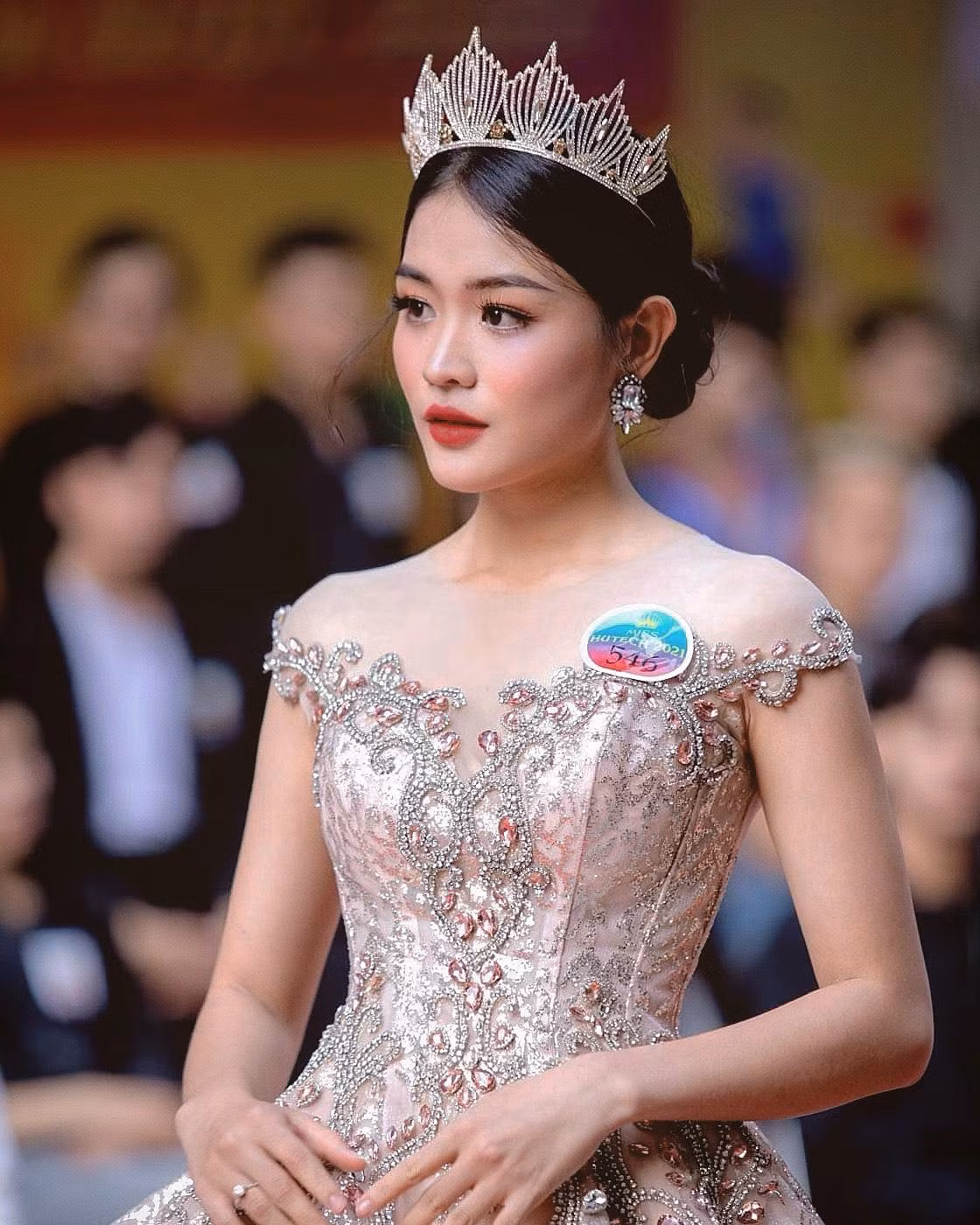 Nguyễn Triệu Vy tỏa sáng xinh đẹp tại cuộc thi