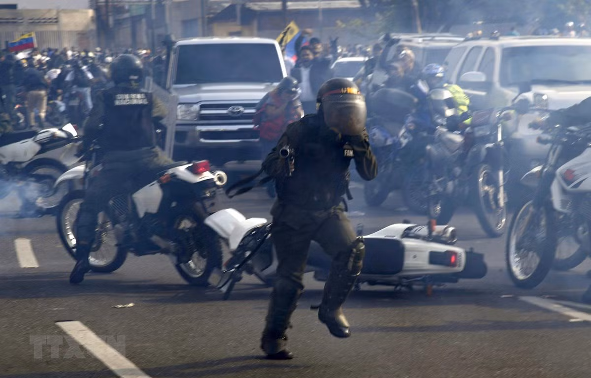 Tổng thống Venezuela Maduro tuyên bố đập tan đảo chính ảnh 7