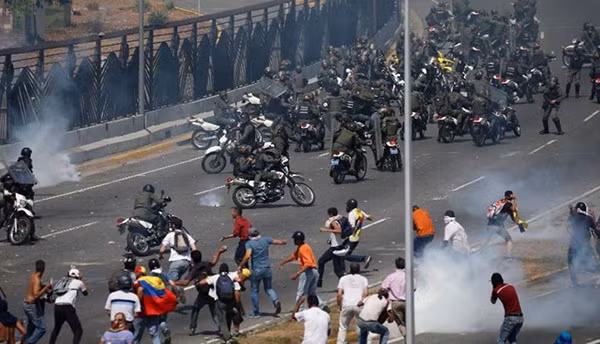 Tổng thống Venezuela Maduro tuyên bố đập tan đảo chính ảnh 5