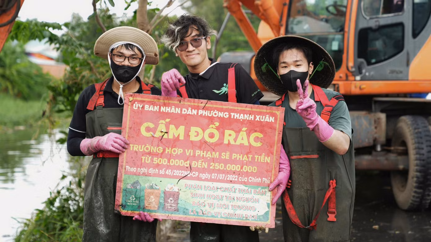 Ngọc cùng biệt đội "hồi sinh" những dòng sông ô nhiễm đang góp phần tạo nên một diện mạo mới cho thành phố.