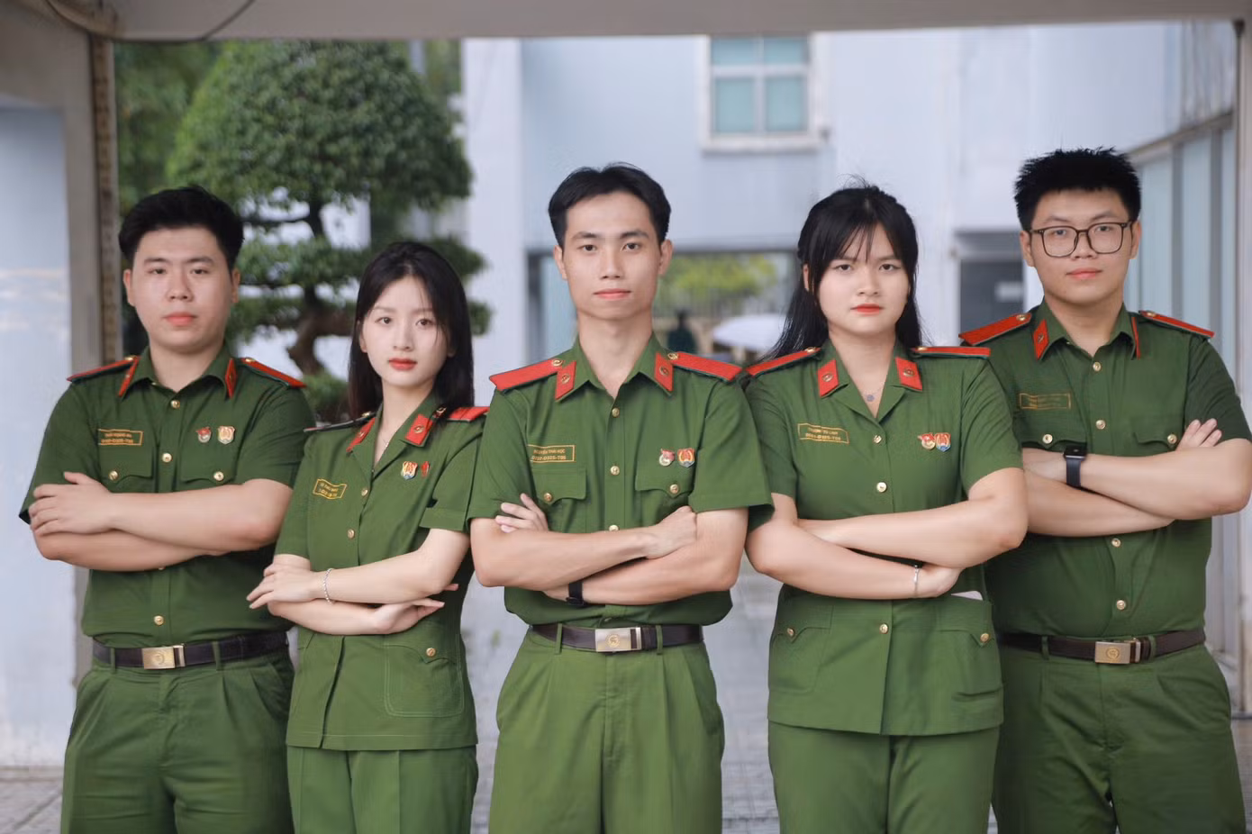 Học viên Võ Thu Hằng (thứ 2 từ trái sang) - Bí thư Chi đoàn B2QLHC-D31S, Trường Đại học Cảnh sát nhân dân. Học viên Võ Thu Hằng (thứ 2 từ trái sang) - Bí thư Chi đoàn B2QLHC-D31S, Trường Đại học Cảnh sát nhân dân.