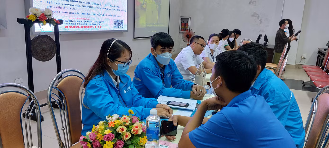 Tư vấn việc làm cho đoàn viên, thanh niên Quảng Trị ngày 18/5. Tư vấn việc làm cho đoàn viên, thanh niên Quảng Trị ngày 18/5.
