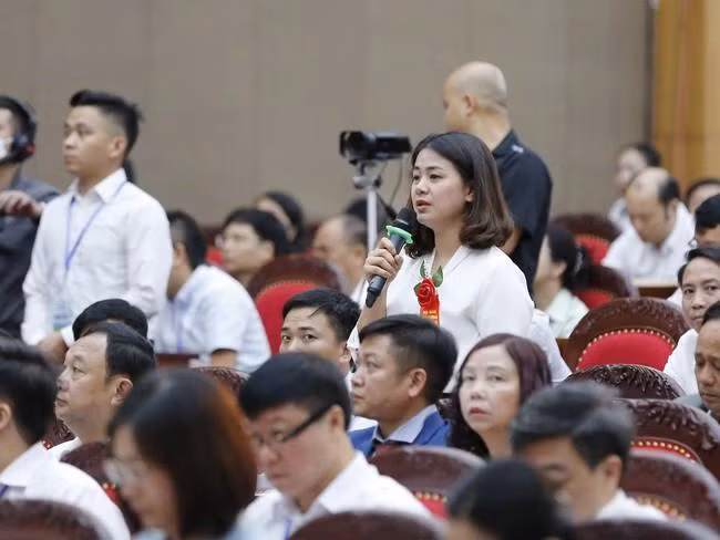 Nông dân Trần Thị Thanh Thoan đặt câu hỏi về vốn tín dụng, đẩy lùi "tín dụng đen" Nông dân Trần Thị Thanh Thoan đặt câu hỏi về vốn tín dụng, đẩy lùi "tín dụng đen"