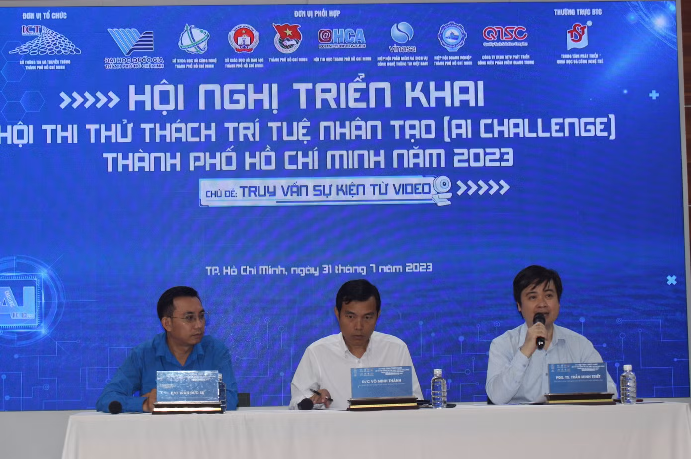 Ban Tổ chức thông tin về Hội thi 'Thử thách trí tuệ nhân tạo' TP. HCM năm 2023.
