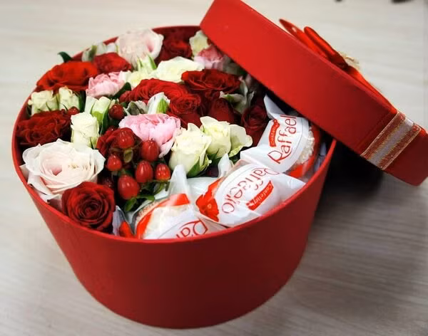 Những giỏ "hoa ăn được" hấp dẫn bạn trẻ tìm mua làm quà tặng 8/3 năm nay. Những giỏ "hoa ăn được" hấp dẫn bạn trẻ tìm mua làm quà tặng 8/3 năm nay.