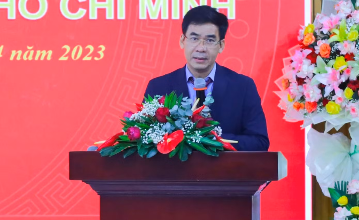 TS Lê Trường Sơn tại lễ bổ nhiệm phụ trách trường ĐH Luật TP. HCM, vào tháng 4/2023. TS Lê Trường Sơn tại lễ bổ nhiệm phụ trách trường ĐH Luật TP. HCM, vào tháng 4/2023.