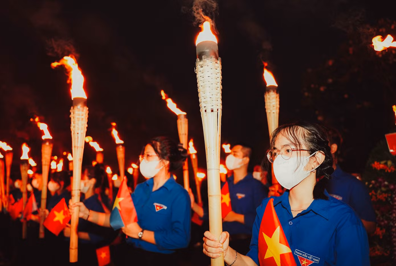 Tuổi trẻ TP. HCM nguyện tiếp bước theo thế hệ cha anh. (Ảnh: TLTĐ)