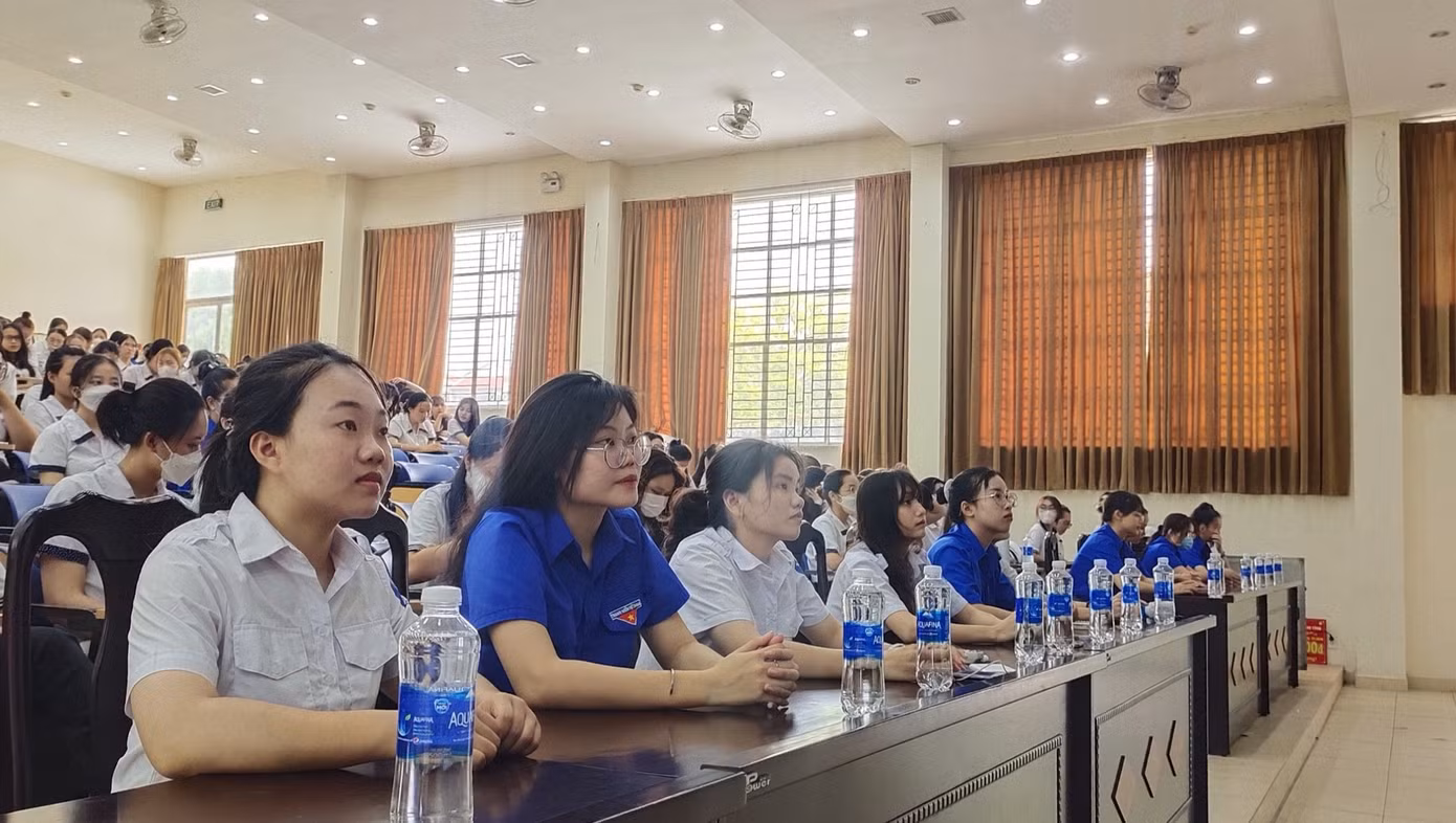Các đại biểu ở các điểm cầu học tập nghị quyết đại hội Đoàn các cấp. (Ảnh: TLTĐ)