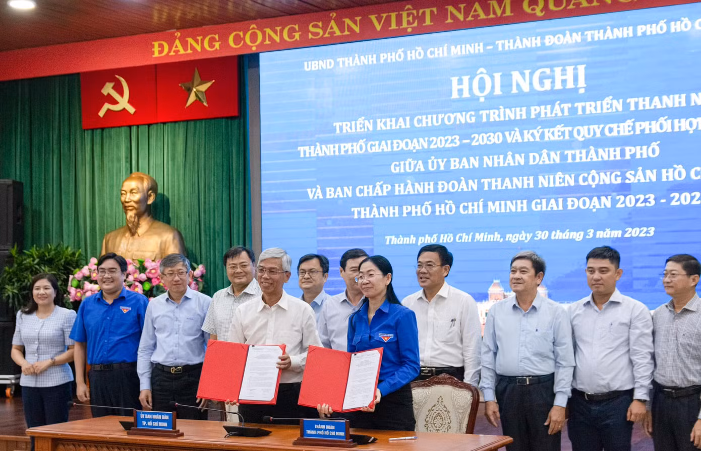 Ngày 30/3, UBND TP. HCM và Thành Đoàn TP. HCM tổ chức Hội nghị triển khai Chương trình phát triển thanh niên TP. HCM, giai đoạn 2023 - 2030 và ký kết quy chế phối hợp công tác giữa UBND TP. HCM và Ban Chấp hành Thành Đoàn TNCS Hồ Chí Minh TP. HCM, giai đoạn 2023 - 2027. (Ảnh: TLTĐ)