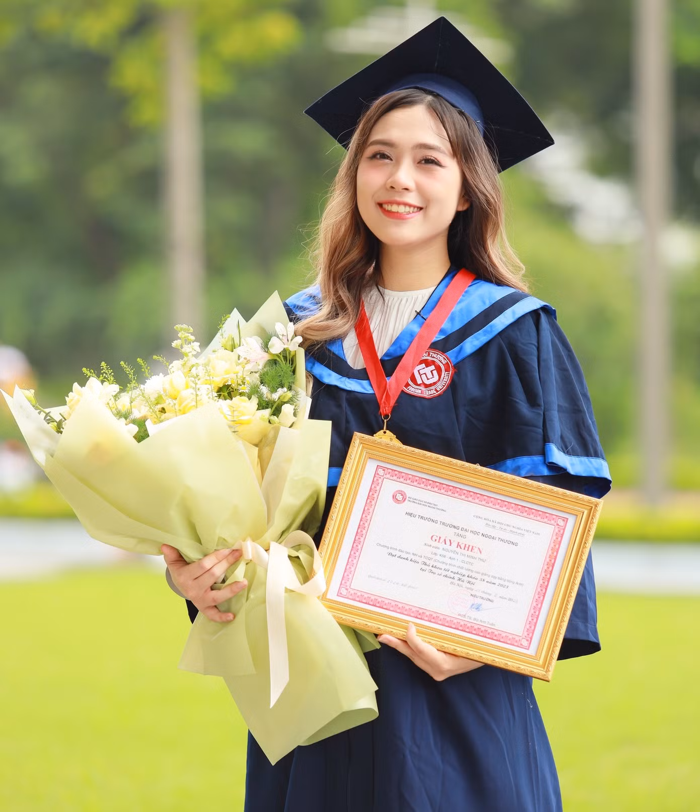 Nguyễn Thị Minh Thư là sinh viên xuất sắc đạt Thủ khoa tốt nghiệp khóa 58, ngành Ngân hàng và Tài chính Quốc tế Chất lượng cao, trường ĐH Ngoại thương. (Ảnh: NVCC)