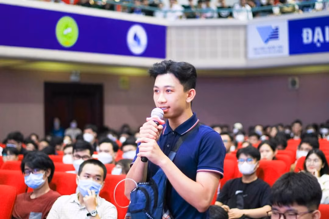 Sinh viên trường ĐH Công nghệ thông tin (ĐHQG TP. HCM) sinh hoạt công dân sinh viên đầu khóa 2023.