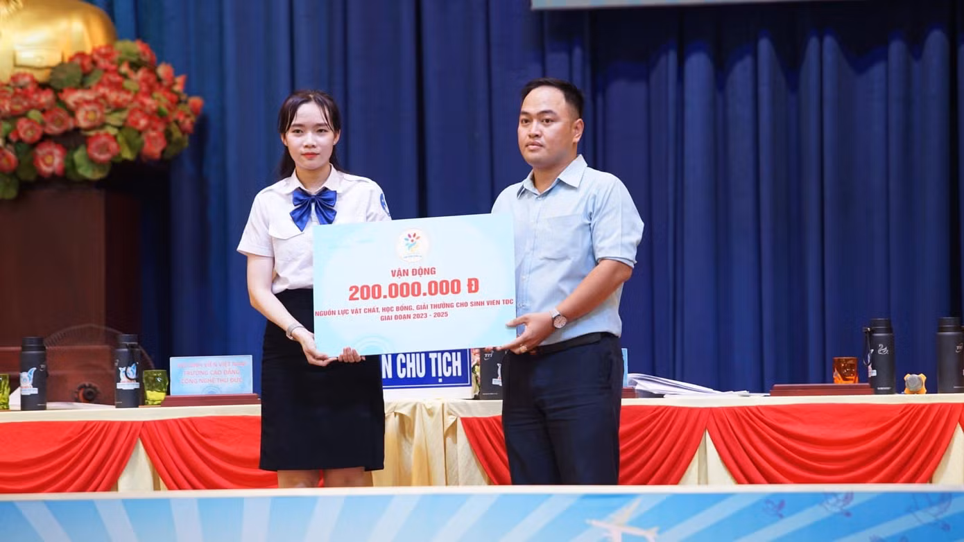 Những nguồn lực hỗ trợ sinh viên được trao tặng trong Đại hội. (Ảnh: TLTĐ)