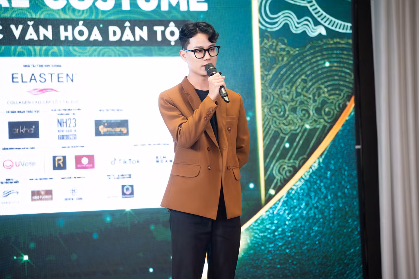 Xuân Vĩ vẫn đang nỗ lực cố gắng trên con đường đam mê thiết kế của mình.
