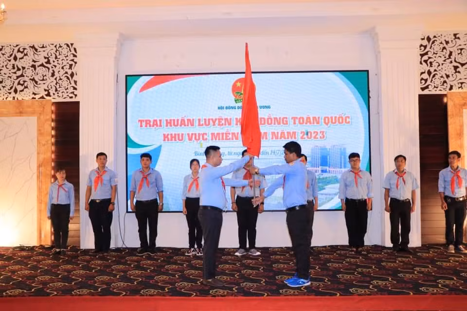 Nghi thức khai mạc Trại huấn luyện Kim Đồng toàn quốc khu vực phía Nam năm 2023. Nghi thức khai mạc Trại huấn luyện Kim Đồng toàn quốc khu vực phía Nam năm 2023.