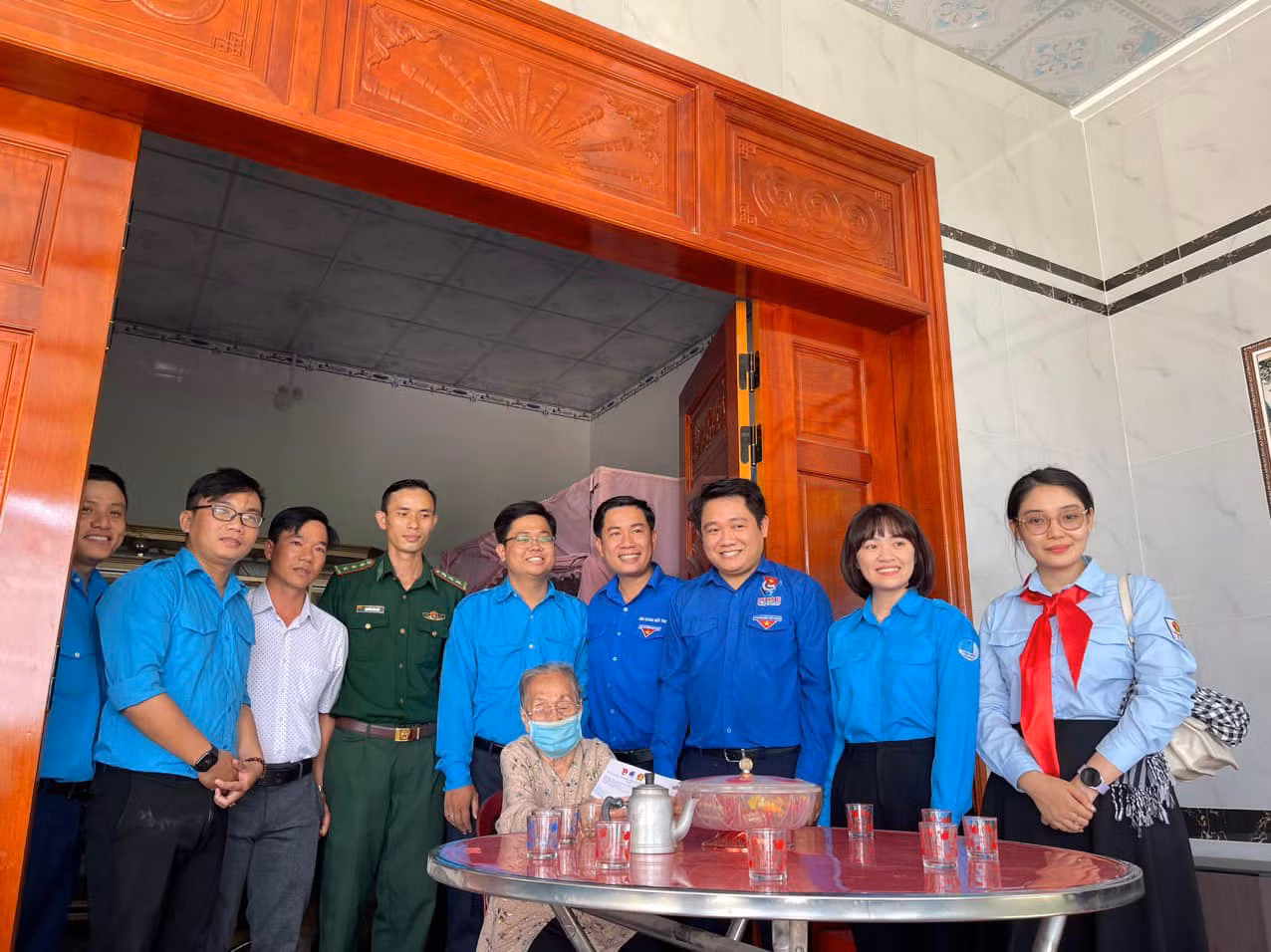 Hoạt động thăm Mẹ Việt Nam Anh hùng được các đoàn tổ chức trong chương trình "Tháng Ba biên giới".