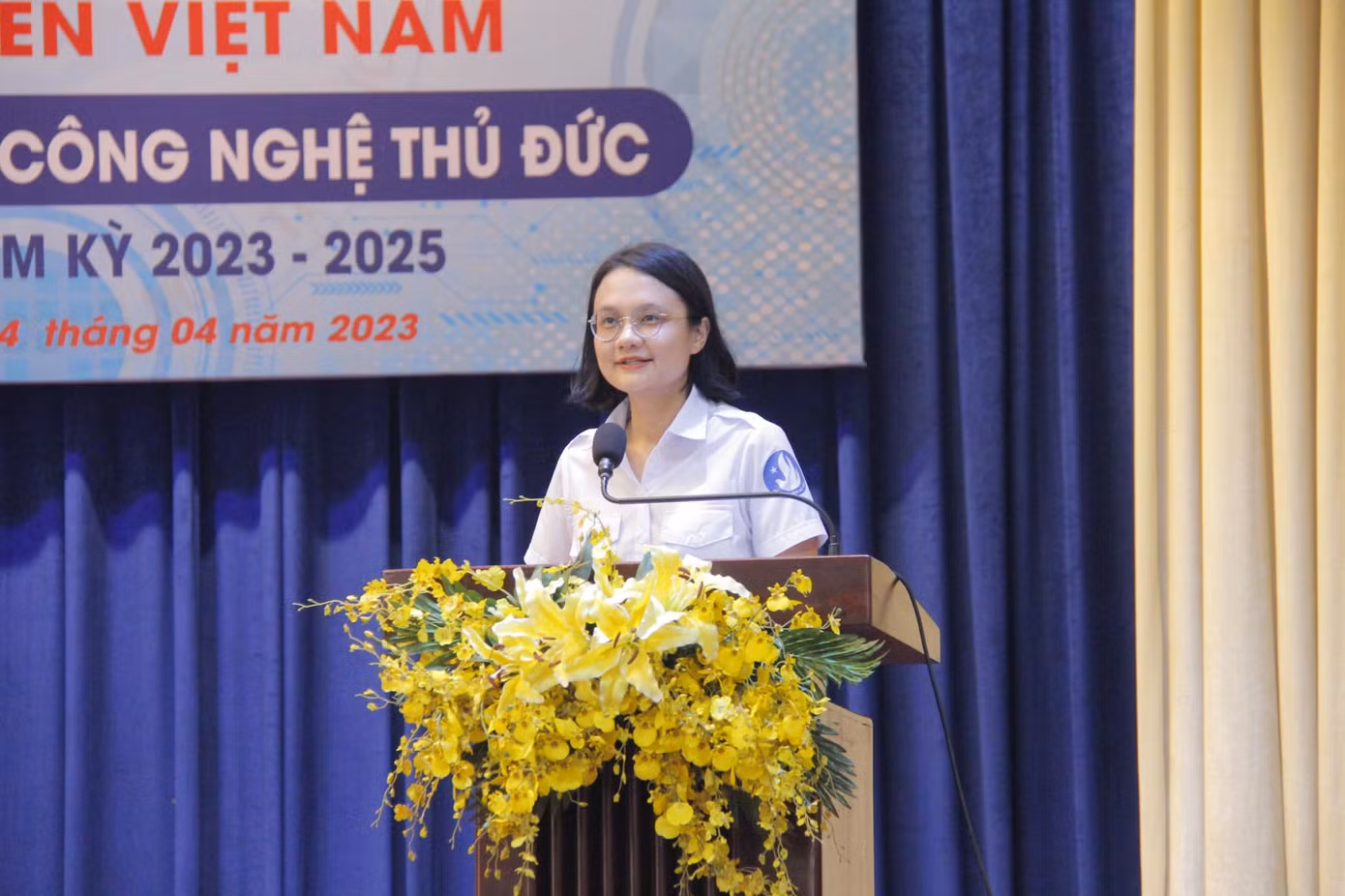 Chị Trần Thu Hà - Phó Bí thư Thành Đoàn, Chủ tịch Hội Sinh viên TP. HCM phát biểu tại Đại hội.(Ảnh: TLTĐ)