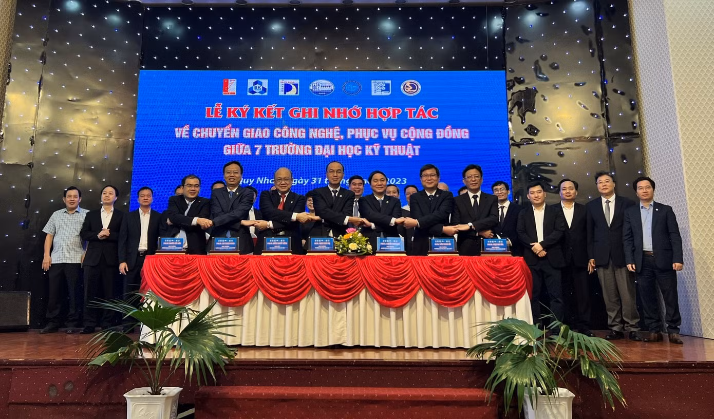 7 trường ĐH Kỹ thuật ký thỏa thuận với UBND tỉnh Bình Định. (Ảnh: ĐHBK) 7 trường ĐH Kỹ thuật ký thỏa thuận với UBND tỉnh Bình Định. (Ảnh: ĐHBK)