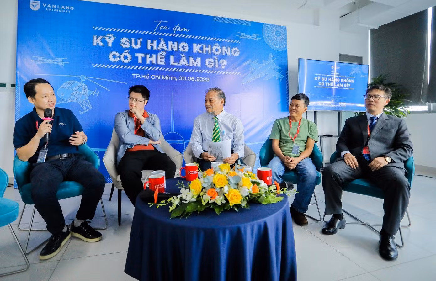 Các chuyên gia giải đáp thông tin tại buổi tọa đàm. Các chuyên gia giải đáp thông tin tại buổi tọa đàm.