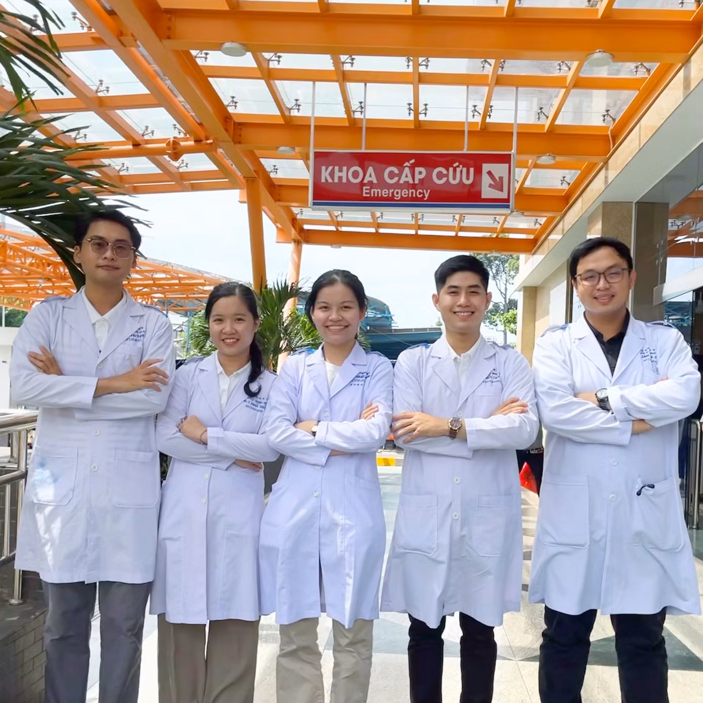 5 thành viên tham gia nghiên cứu đều là các sinh viên Y đa khoa thuộc khoa Y của ĐHQG TP. HCM.