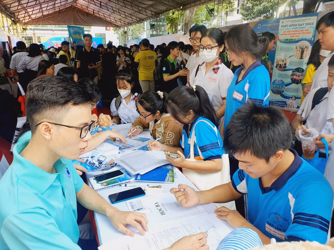 Rất đông các bạn học sinh THPT tham gia Ngày hội.