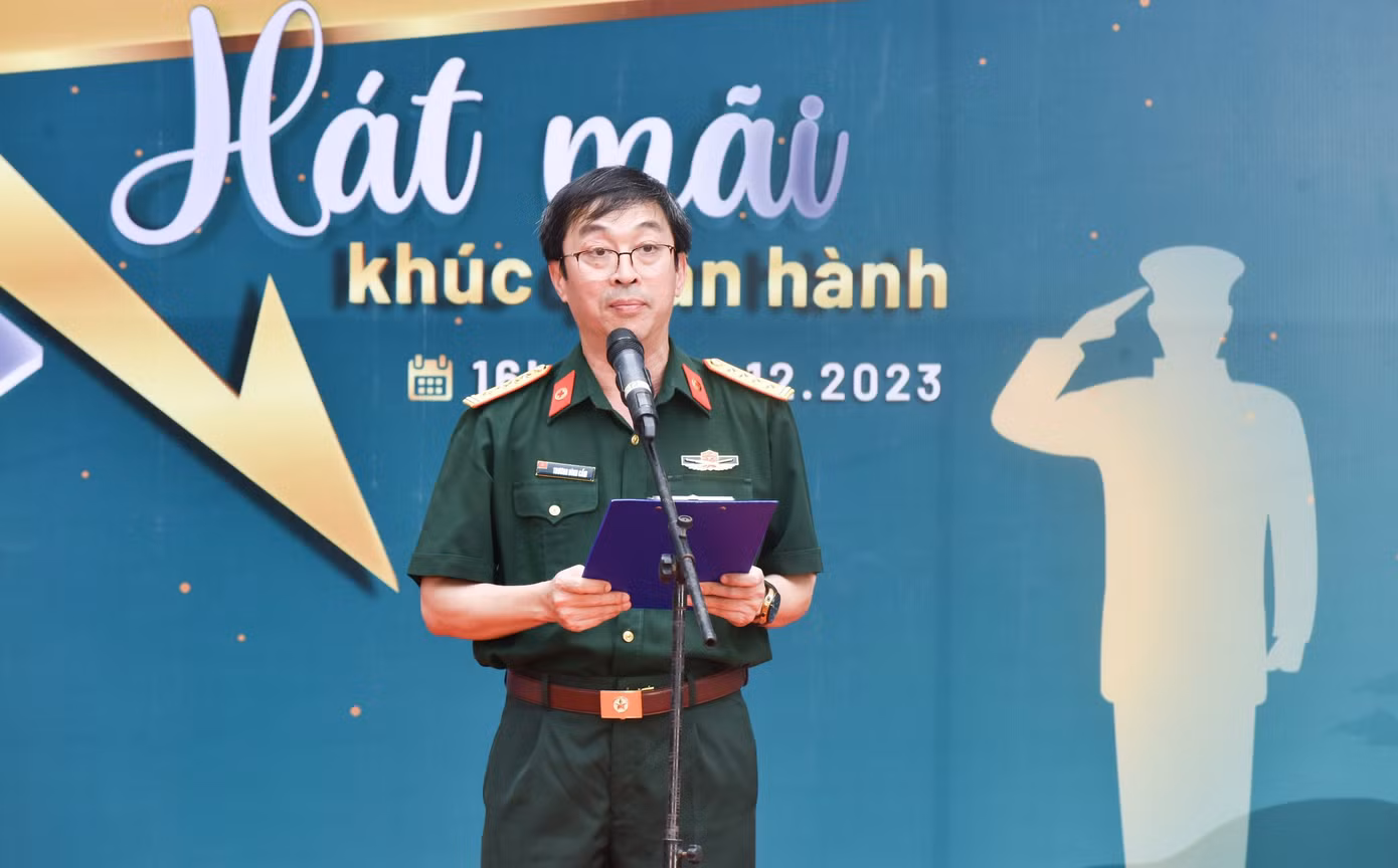 Đại tá, PGS. TS Trương Đình Cẩm – Phó Giám đốc Bệnh viện Quân y 175 phát biểu khai mạc chương trình.