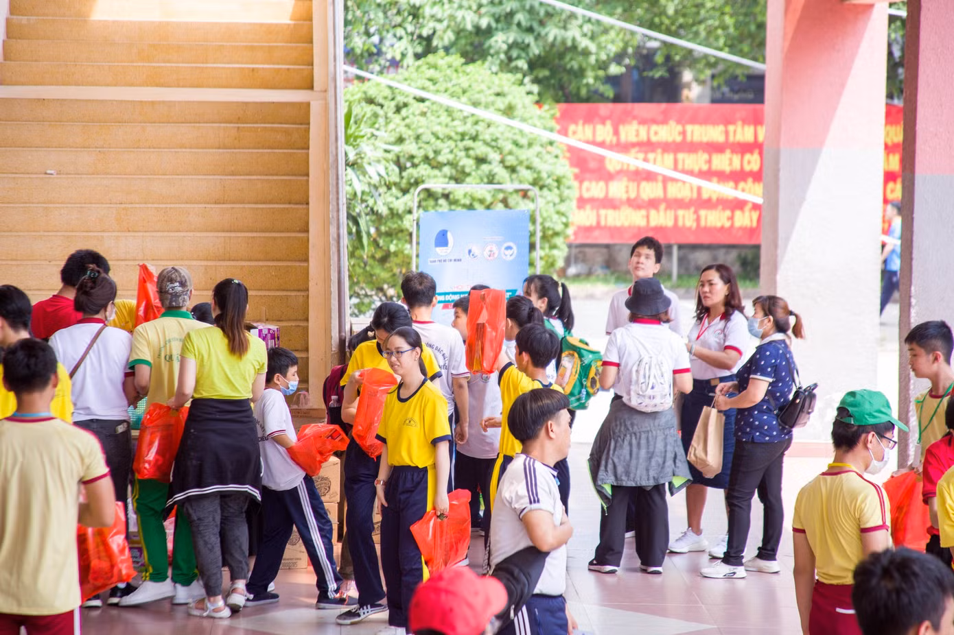 Rất đông các bạn trẻ khuyết tật tại các quận, huyện trên địa bàn TP. HCM về tham dự Hội thao.(Ảnh: TLTĐ) Rất đông các bạn trẻ khuyết tật tại các quận, huyện trên địa bàn TP. HCM về tham dự Hội thao.(Ảnh: TLTĐ)