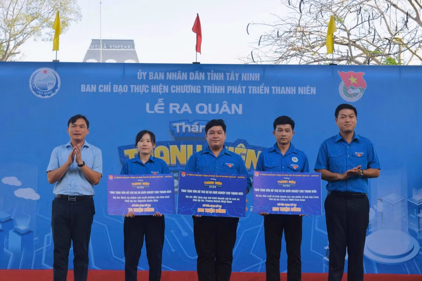 Trao vốn hỗ trợ cho 3 dự án khởi nghiệp của thanh niên, với tổng giá trị 520 triệu đồng.
