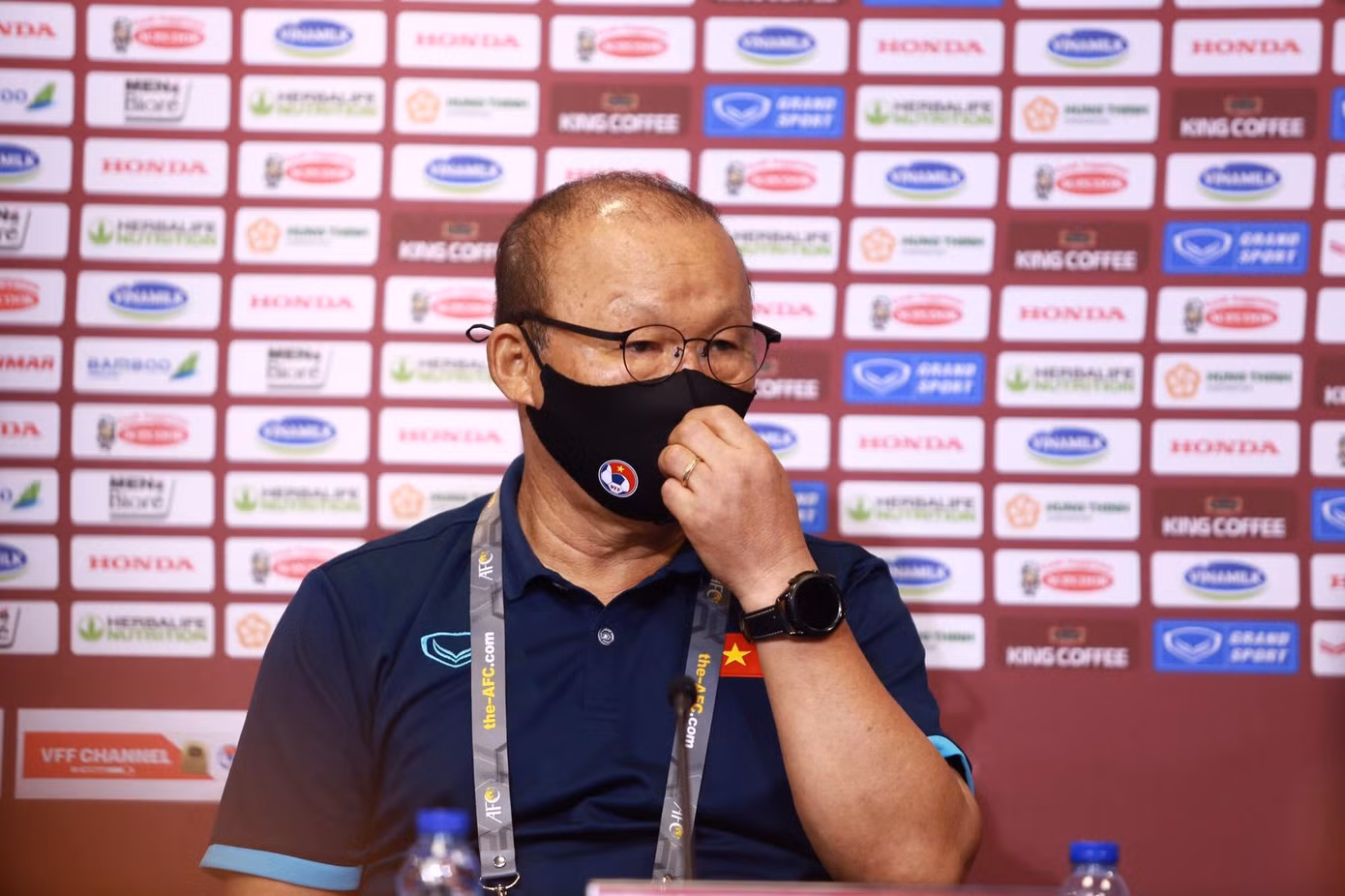 Trực tiếp Việt Nam - UAE: 2-3: Đội tuyển Việt Nam chính thức giành vé vào vòng 3 ảnh 4 Trực tiếp Việt Nam - UAE: 2-3: Đội tuyển Việt Nam chính thức giành vé vào vòng 3 ảnh 4