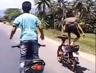 2 thanh niên biểu diễn 