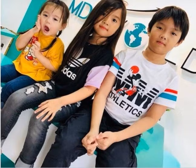 Breanna Youn cùng với anh trai và em gái