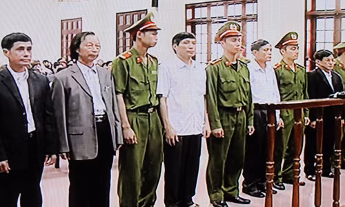 Các bị cáo trong phiên tòa