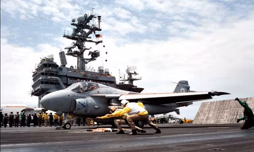 Máy bay A-6 